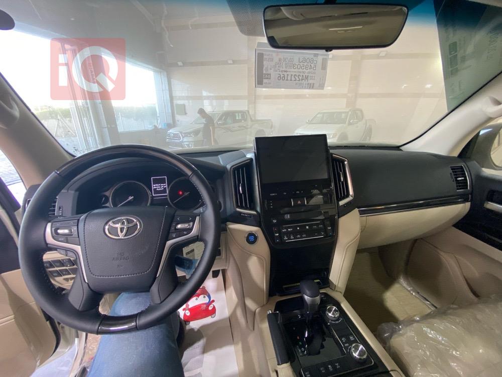 تۆیۆتا لاند کروزەر